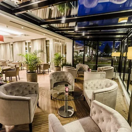 Отель Ozo Arena